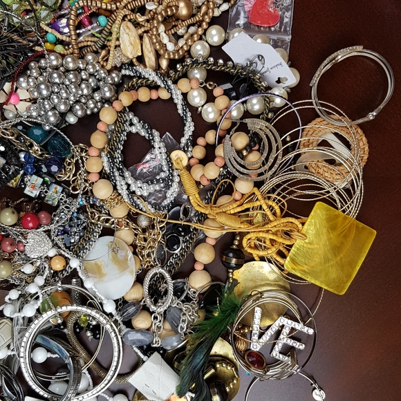 Bulk jewelry lot #A1 - Picture 4 of 5